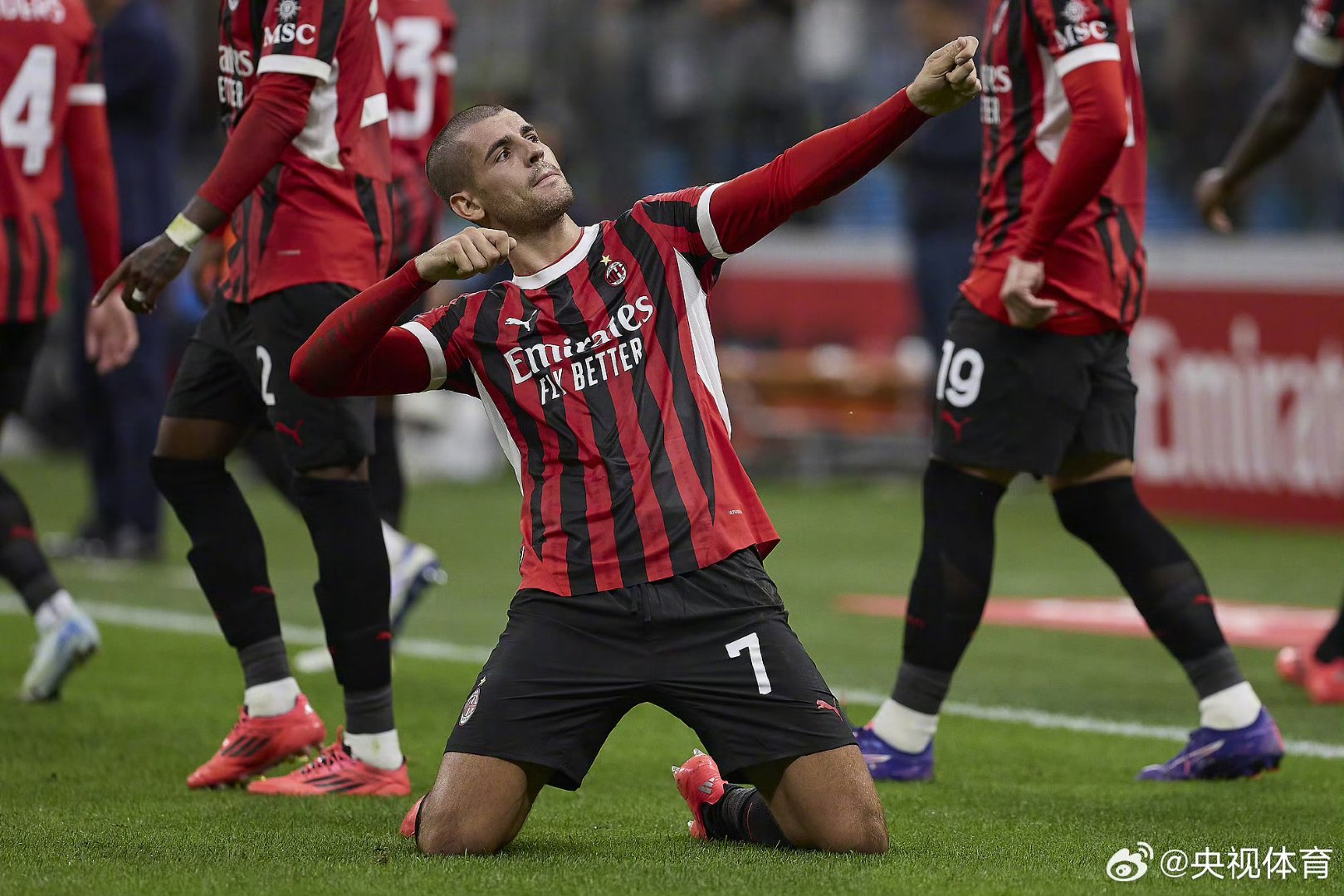 加时末段罗马备战欧联，强势反弹细节曝光，球迷炸锅，临场指挥获称赞的简单介绍