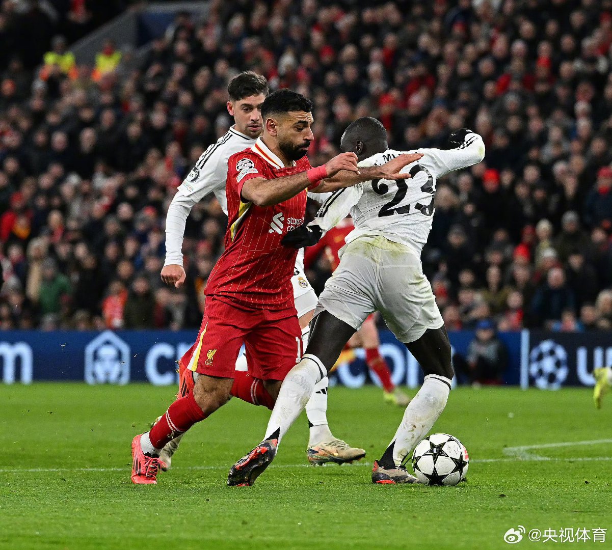 加时末段罗马备战欧联，强势反弹细节曝光，球迷炸锅，临场指挥获称赞的简单介绍